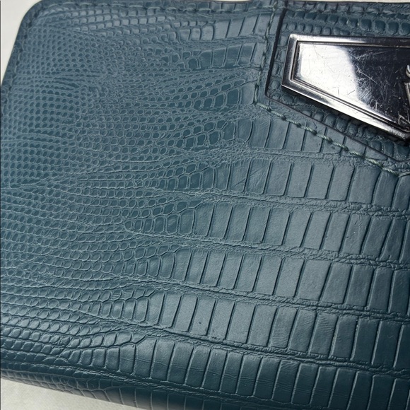 Simply Vera Deep Blue Women’s Snap and Zip Embossed Wallet - Picture 2 of 9